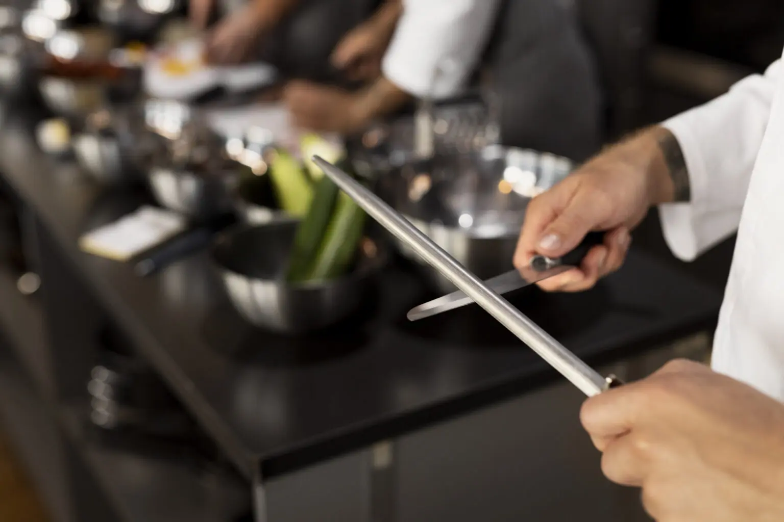 Equipe en cuisine professionnelle